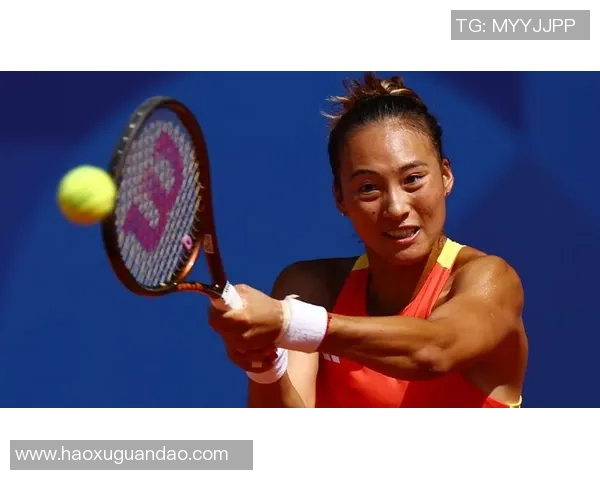 足球明星女运动员穿着时尚足球袜的精彩瞬间展示 足球明星女运动员穿着时尚足球袜的精彩瞬间展示